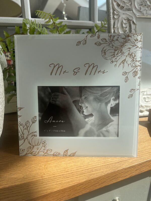 Mr and Mrs frame main image