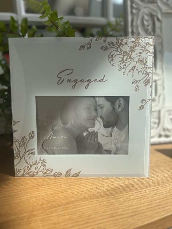 Amore Engagement picture frame main image